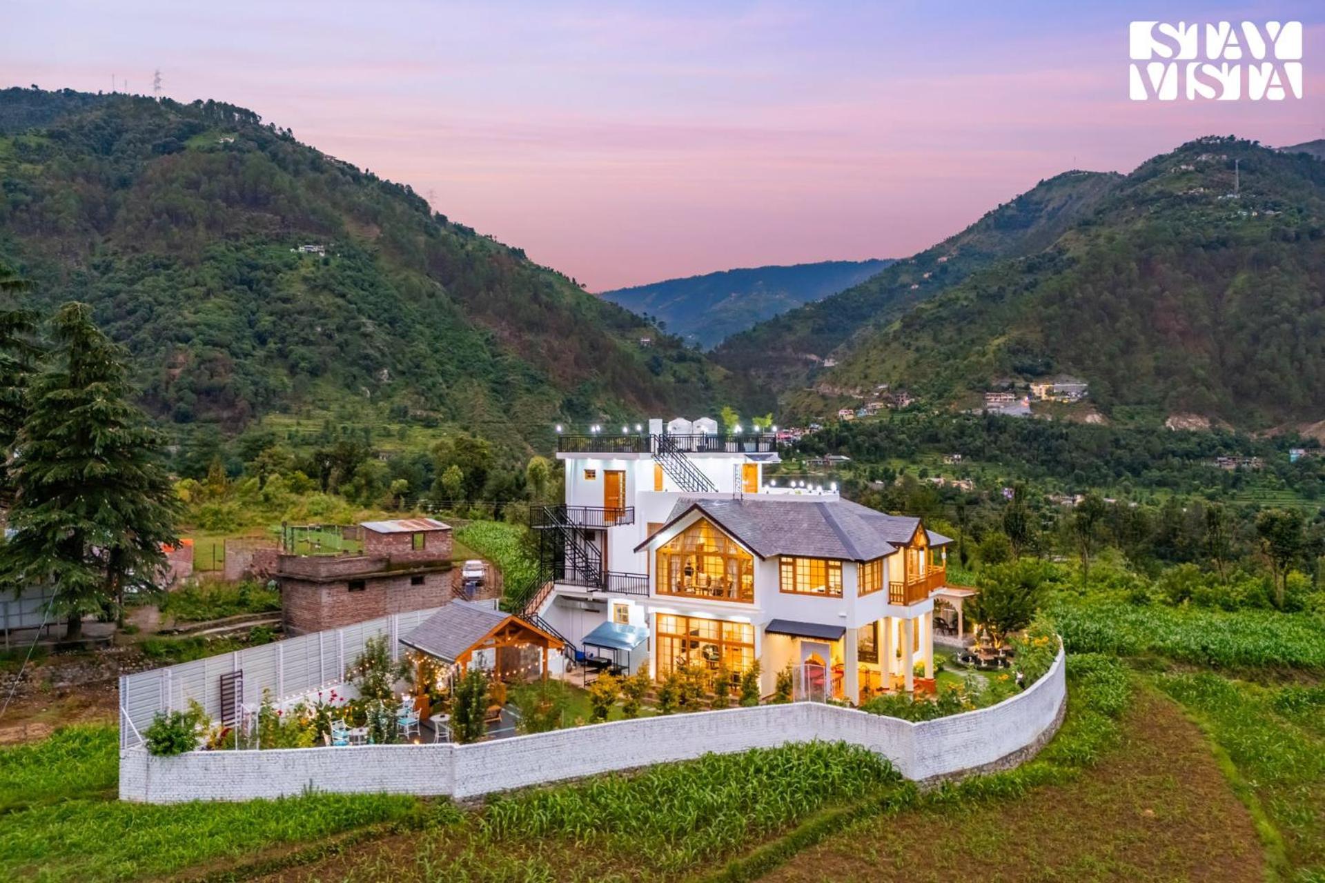 Stayvista At The Oakridge 4 Bhk Villa In Dharamshala With Jacuzzi & Balcony Chamba  Exterior foto