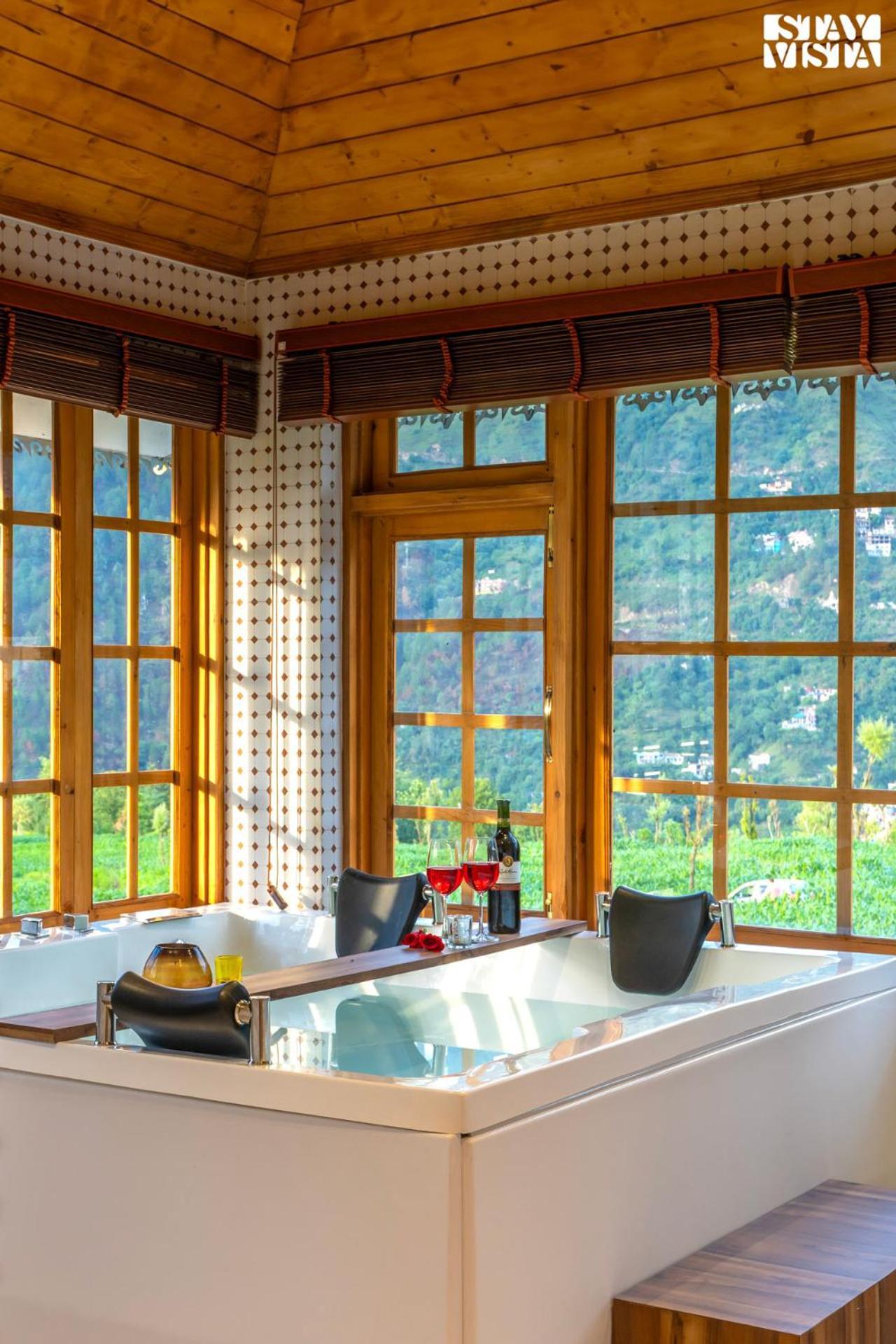 Stayvista At The Oakridge 4 Bhk Villa In Dharamshala With Jacuzzi & Balcony Chamba  Exterior foto