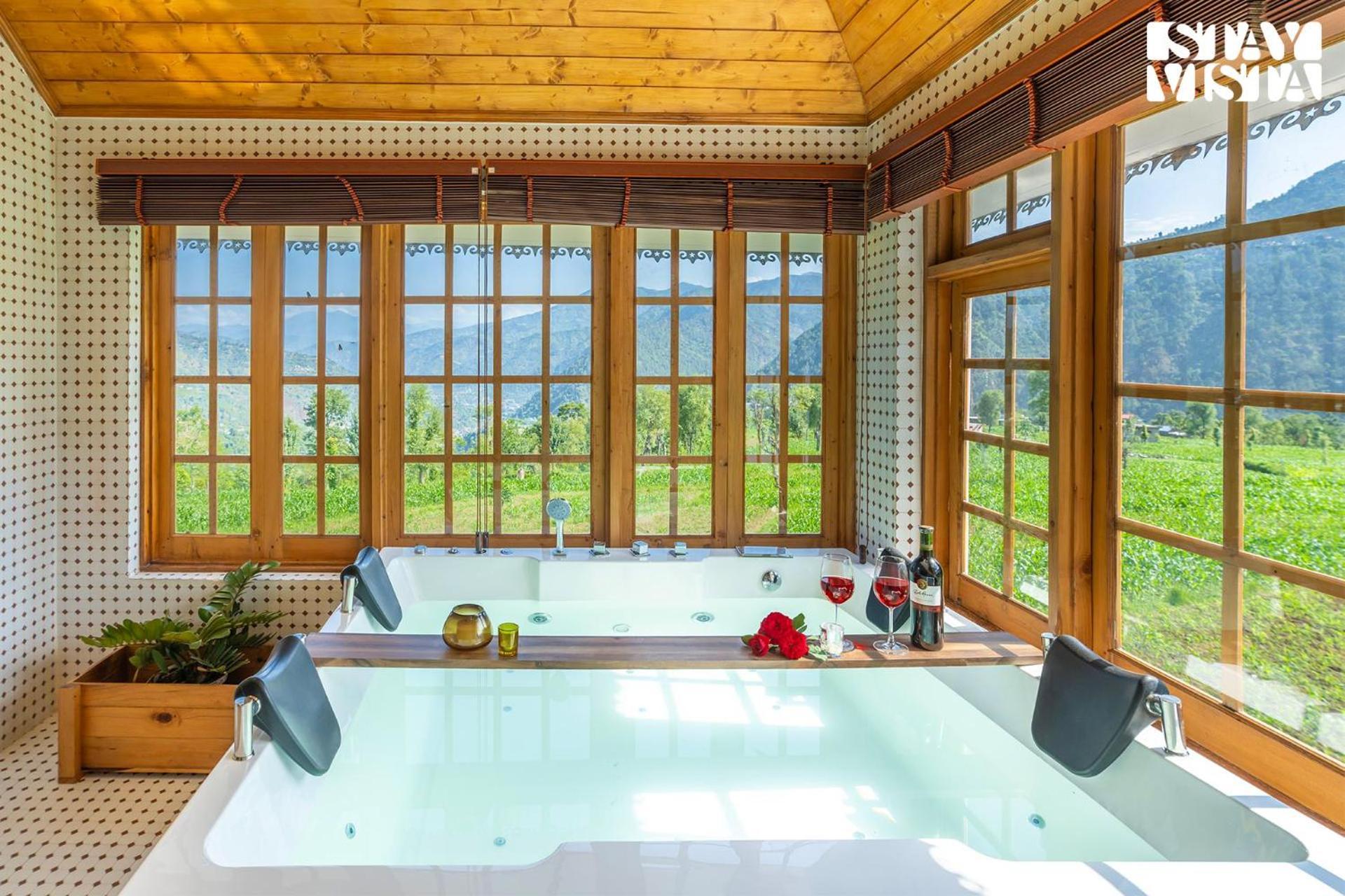 Stayvista At The Oakridge 4 Bhk Villa In Dharamshala With Jacuzzi & Balcony Chamba  Exterior foto