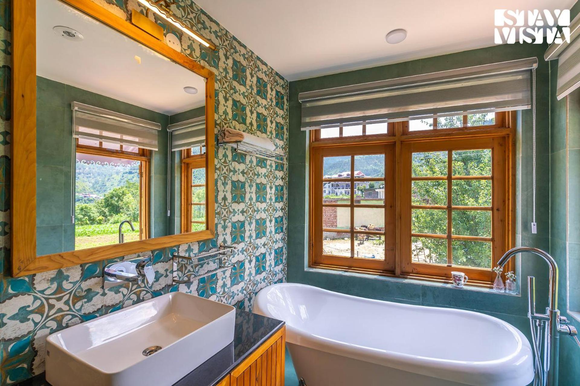 Stayvista At The Oakridge 4 Bhk Villa In Dharamshala With Jacuzzi & Balcony Chamba  Exterior foto