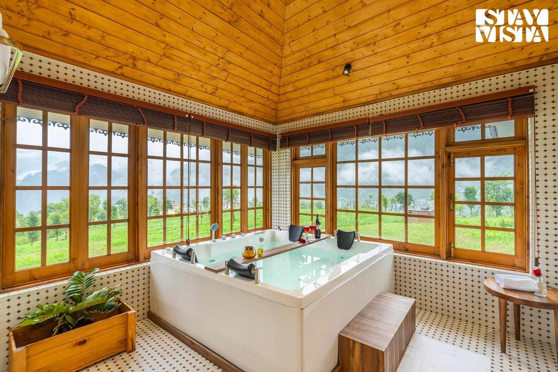 Stayvista At The Oakridge 4 Bhk Villa In Dharamshala With Jacuzzi & Balcony Chamba  Exterior foto